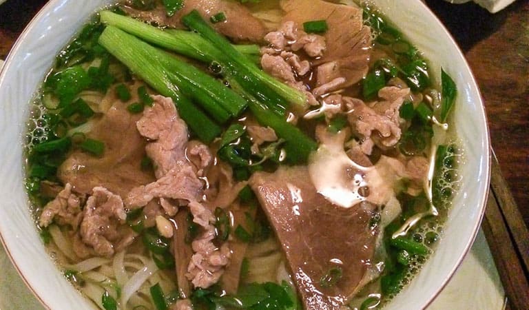 Pho, günstig, lecker und Du bekommst sie wirklich an jeder Strassenecke!