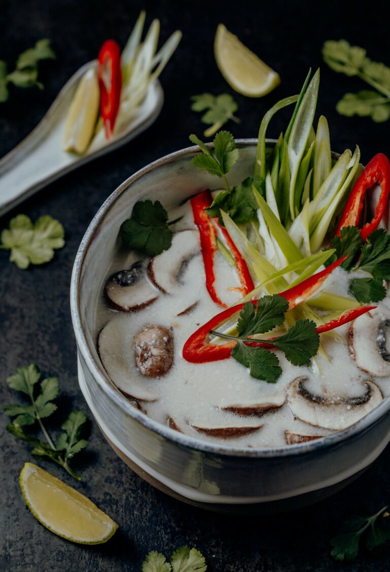 Tom Kha Gai – thailändische Hühnersuppe mit Kokosmilch