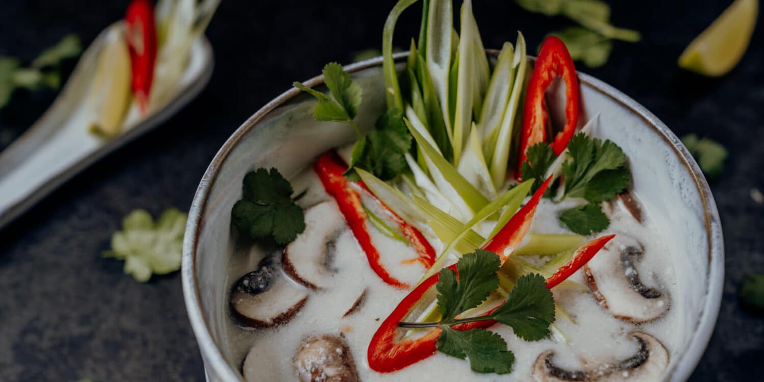 Tom Kha Gai – thailändische Hühnersuppe mit Kokosmilch | Reisehappen