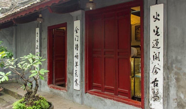 Der Jadeberg- Tempel in Mitten des Hoan-Kiem-Sees