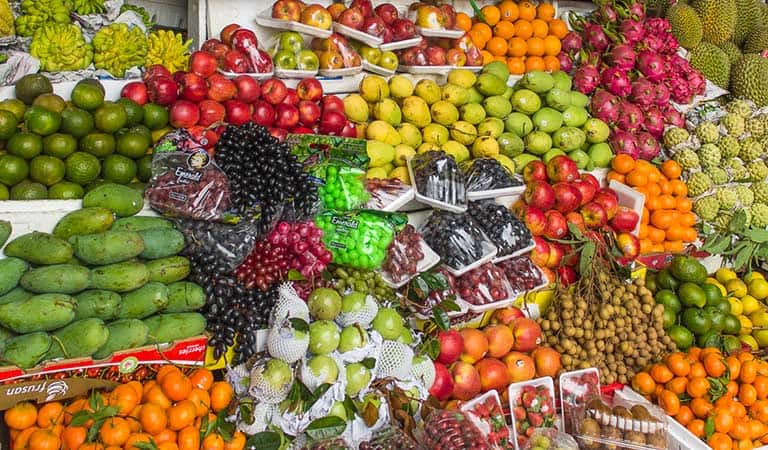 Frische Obst gibt es in Hanoi an jeder Strassenecke