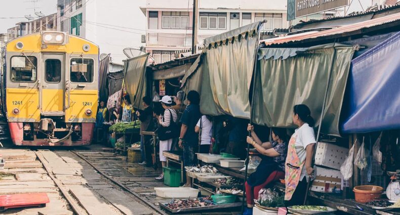 Der Maeklong Railway Market