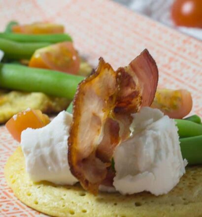 Socca mit grünen Bohnen, Picandou und Bacon nach einem Rezept aus Nizza