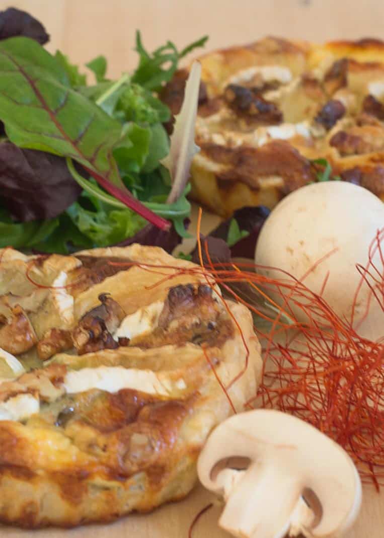 Tartelette mit Camembert, Champignons und Walnüssen