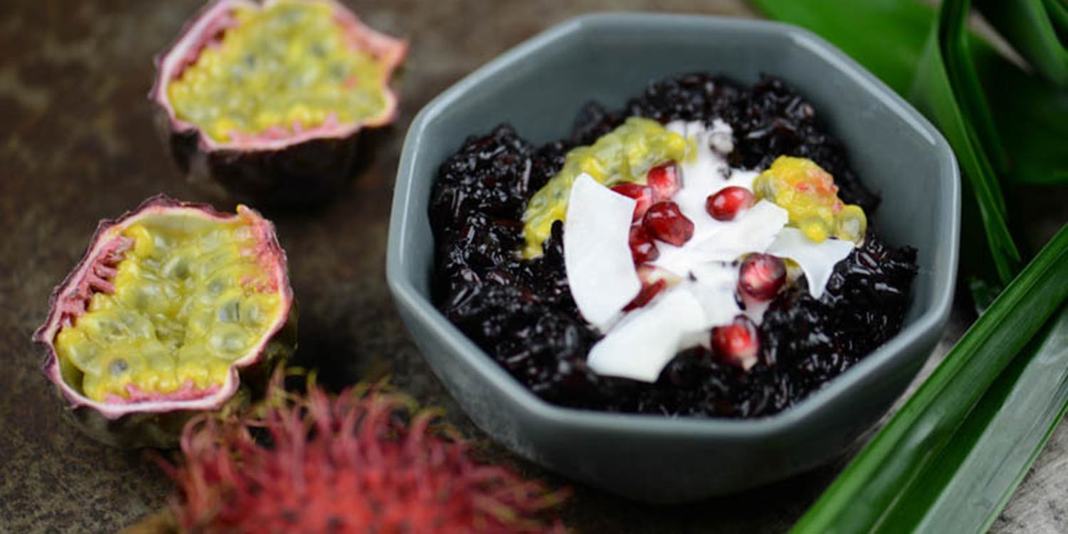 Schwarzer Klebreis-Pudding aus Indonesien