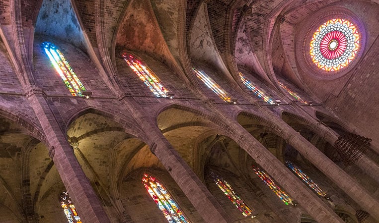 Die Kathedrale leuchtet in allen Farben