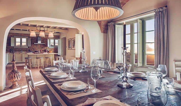Großzügiger Ess- und Kochbereich der Villa | Foto: Toscana Resort Castelfalfi