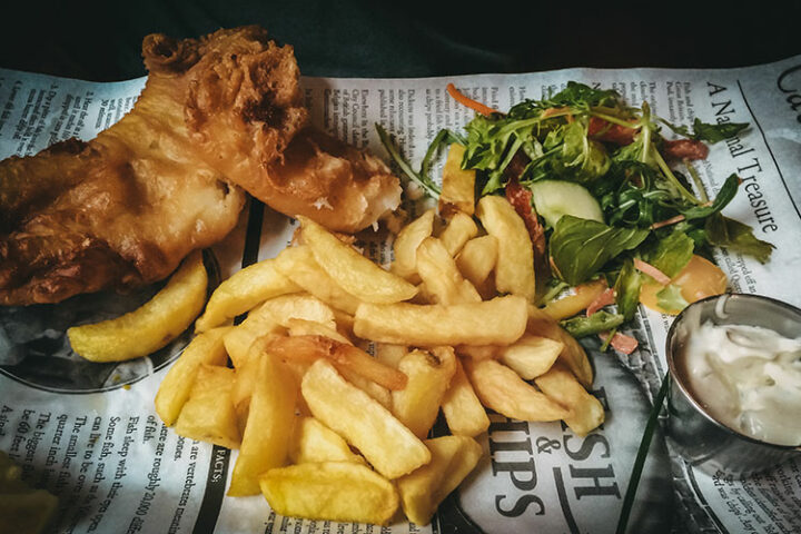 Fish & Chips in der Fitzpatrick’s Bar Doolin, Irland