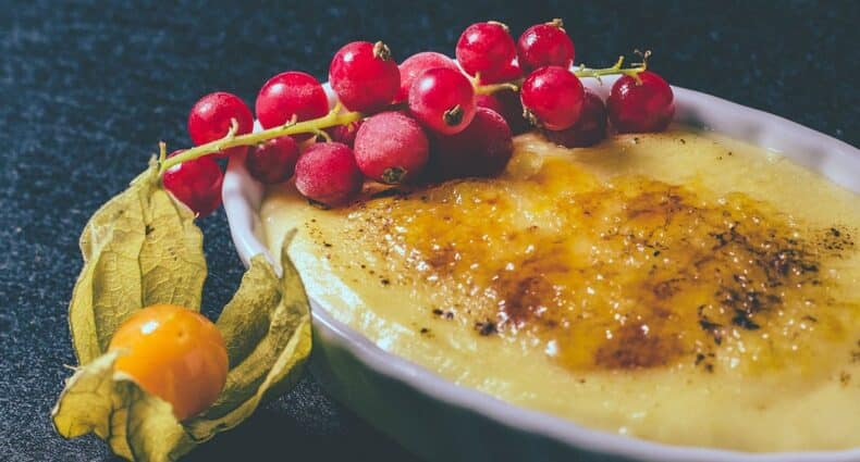 Crema catalana nach einem Rezept aus Mallorca, Spanien