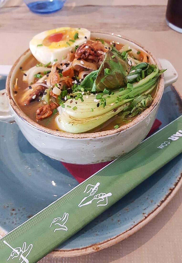 japanische Ramen mit Udon-Nudeln