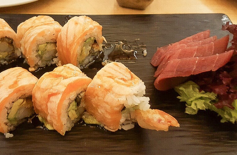 Sushi im Mercado Gastronómico San Juan