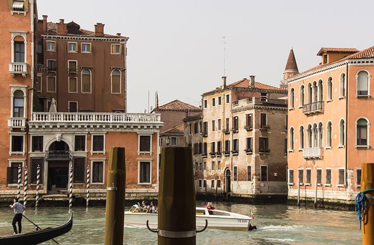 Die Dachterrasse des Commissario Brunetti mit Blick auf den Canal Grande