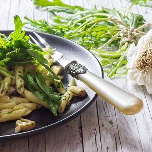 Strozzapreti mit Rucola und Kräuterseitlingen nach einem Rezept aus Italien