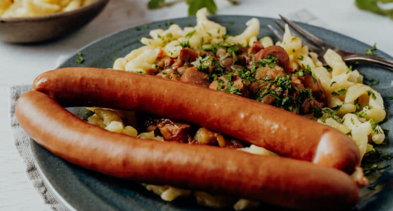 Schwäbische Linsen mit Spätzle und Saitenwürstchen