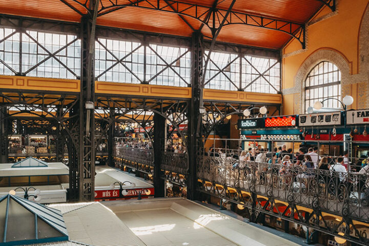 Die Große Markthalle in Budapest