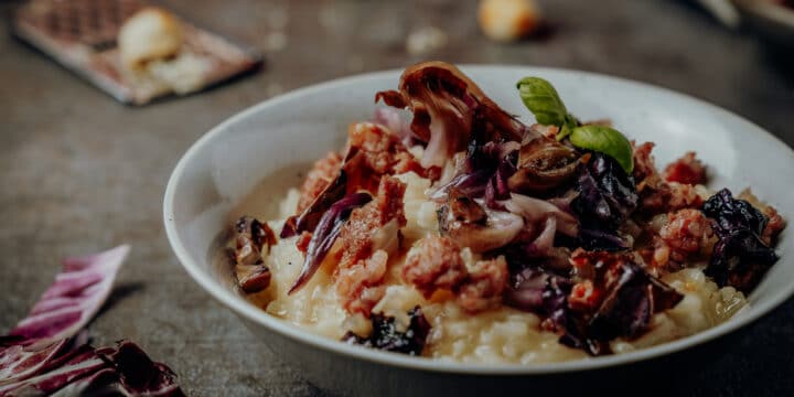 Risotto mit Salsiccia und Radicchio | Rezept aus Italien | Reisehappen