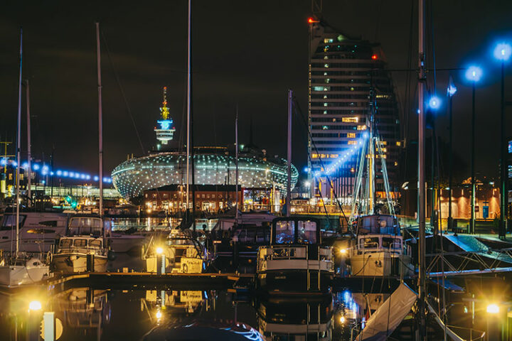 Die Havenwelten in Bremerhaven bei Nacht