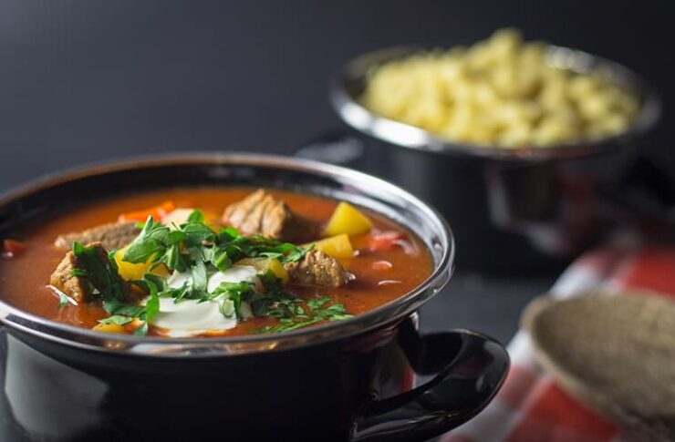 Marhapörkölt – Rezept für ungarisches Rindergulasch