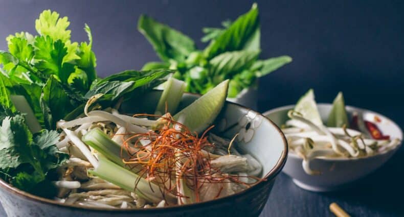 Pho Ga – Vietnamesische Nudelsuppe mit Huhn