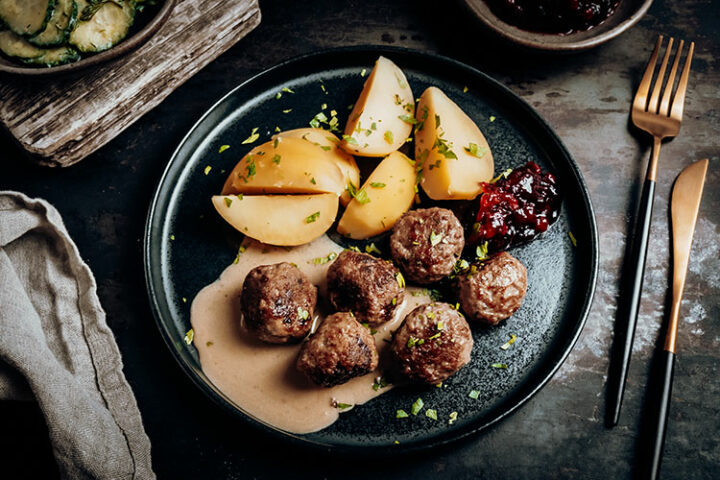 Köttbullar – Rezept für schwedische Fleischbällchen mit Sauce