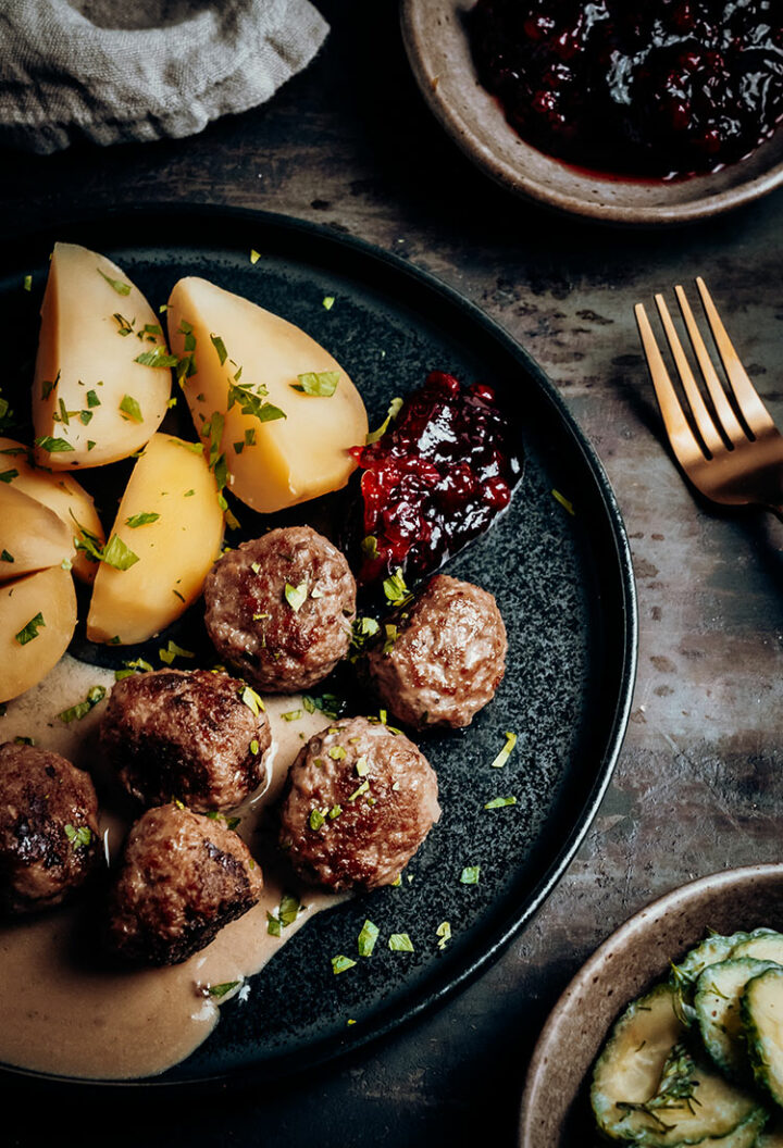 Köttbullar – Rezept für schwedische Fleischbällchen mit Sauce