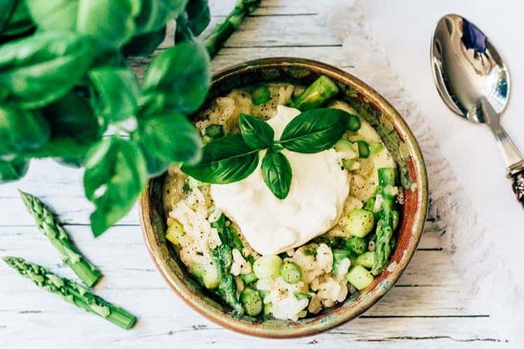 Risotto mit grünem Spargel und Burrata