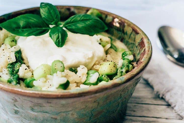 Risotto mit grünem Spargel und Burrata