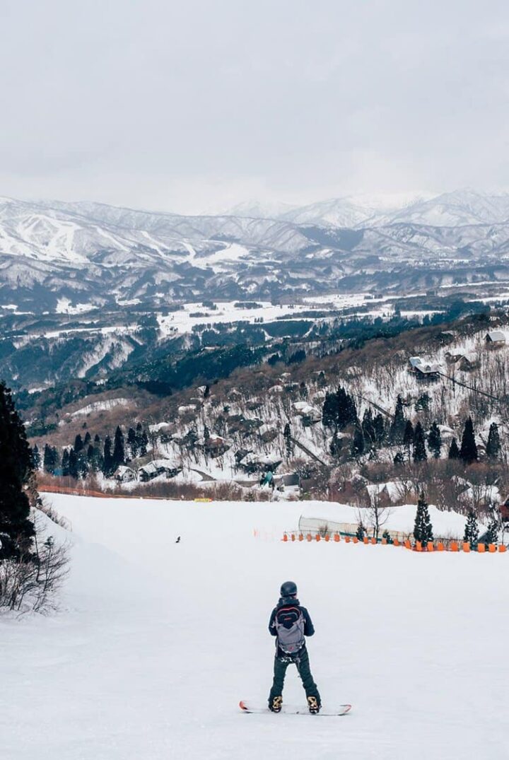 Snowboarden in Washigatake