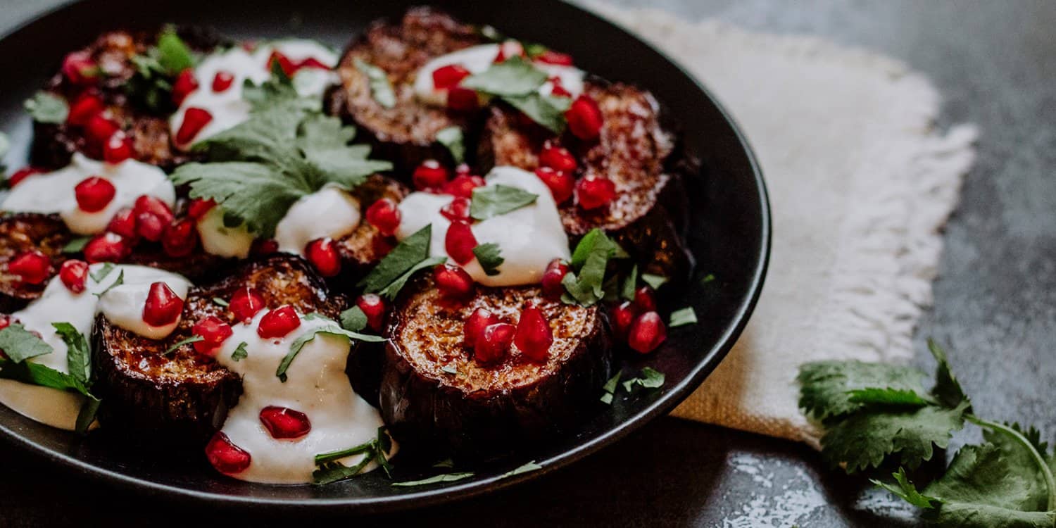 Auberginen mit Granatapfel und Tahini – Rezept aus Israel