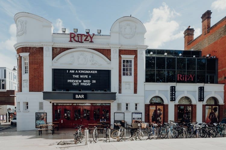 Besuche das Ritzy – eines der ältesten Kinos in London