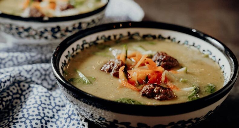 Türkische Gemüsesuppe mit Hackbällchen
