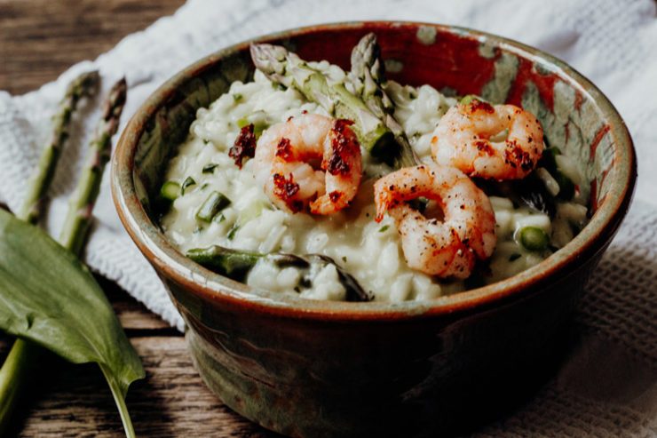 Bärlauch-Risotto mit grünem Spargel und Ziegenkäse