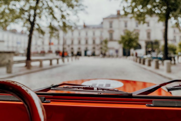 Orléans mit einem Elektro-Vintageauto erkunden