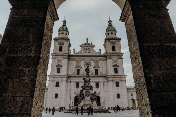 Der Dom zu Salzburg und der Residenzplatz