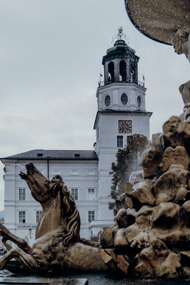 Der Dom zu Salzburg und der Residenzplatz