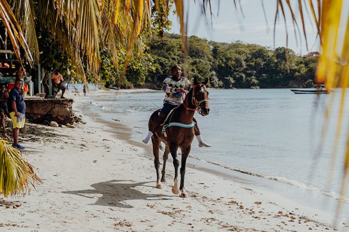 Ohne-Sattel-Pferderennen South West Bay Providencia Kolumbien