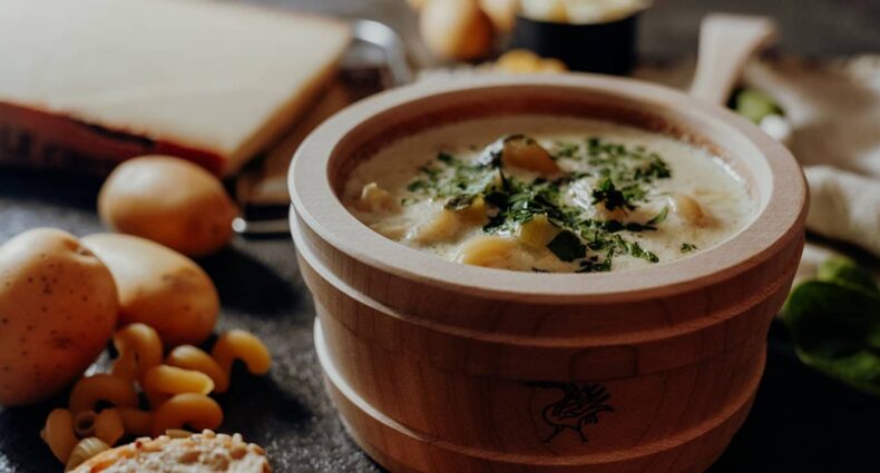 Soupe de Chalet – Schweizer Hüttensuppe mit Le Gruyère AOP