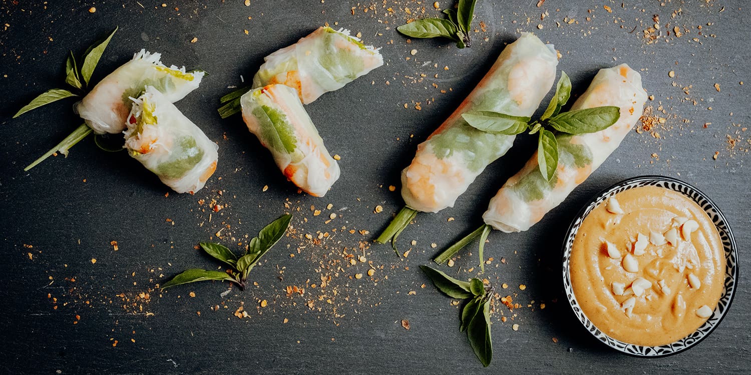 Vietnamesische Sommerrollen mit Erdnuss-Sauce