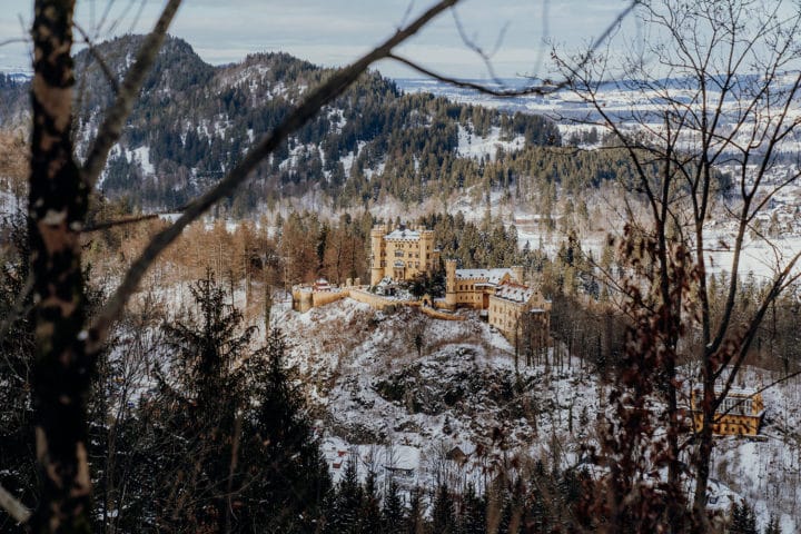 Blick vom Oberen Winterzugweg auf Schloss Hohenschwangau