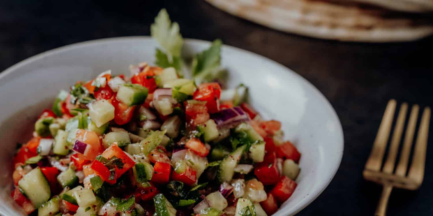 Israelischer Salat nach einem Rezept aus Tel Aviv