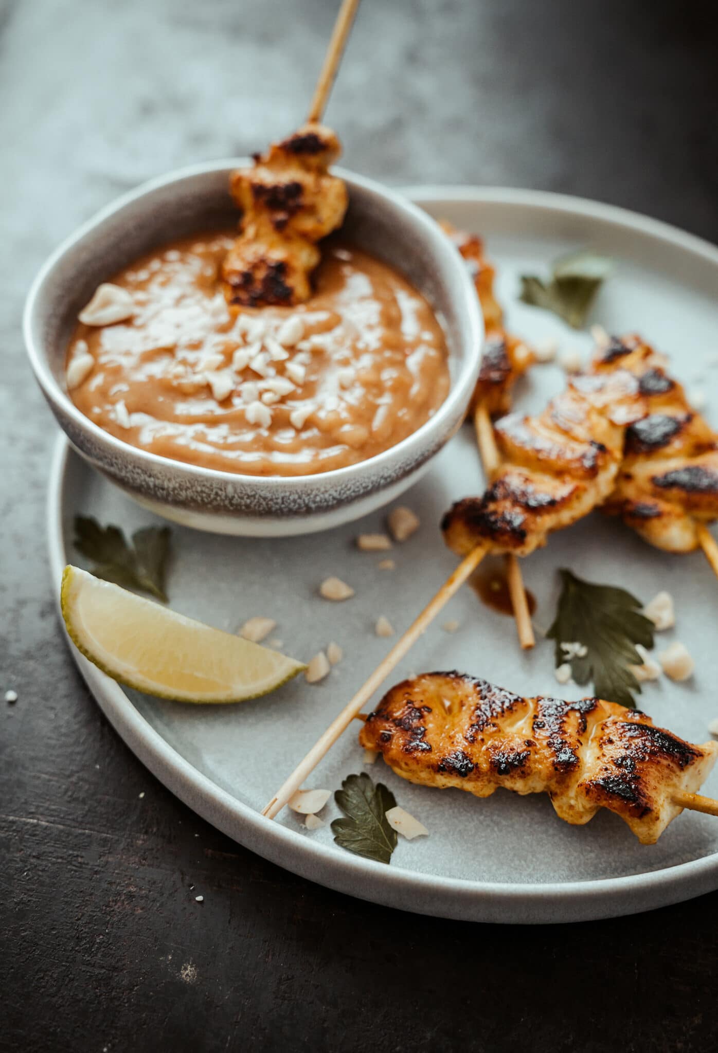 Saté-Spieße mit Erdnuss-Sauce – Rezept aus Thailand