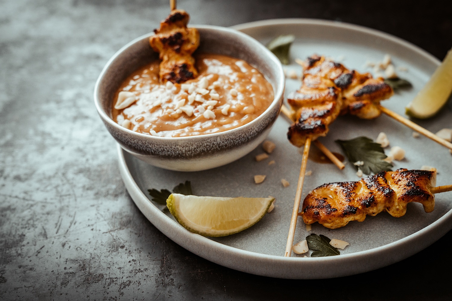 Saté-Spieße mit Erdnuss-Sauce – Rezept aus Thailand