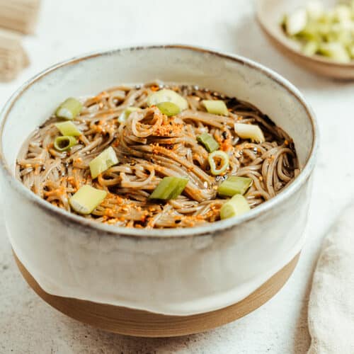 Kake Soba – Rezept für japanische Nudelsuppe mit Sobanudeln