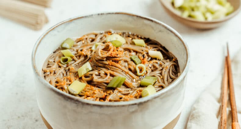 Kake Soba – Rezept für japanische Nudelsuppe mit Sobanudeln