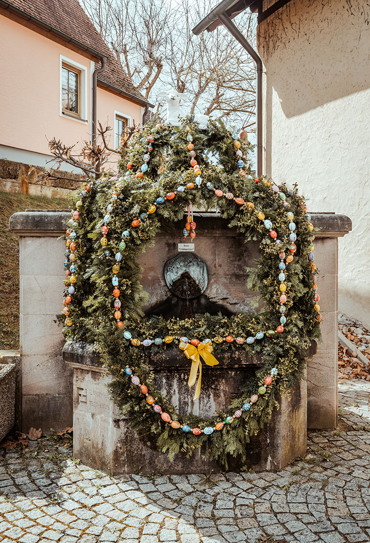 Osterbrunnen in Effeltrich