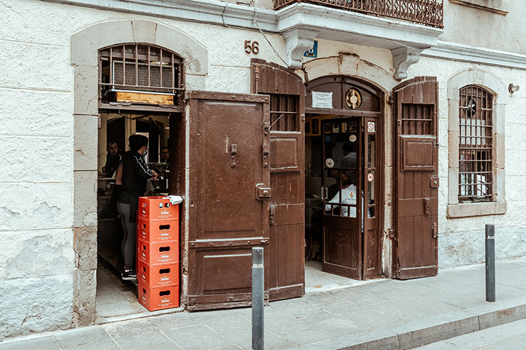 La Cova Fumada Barcelona