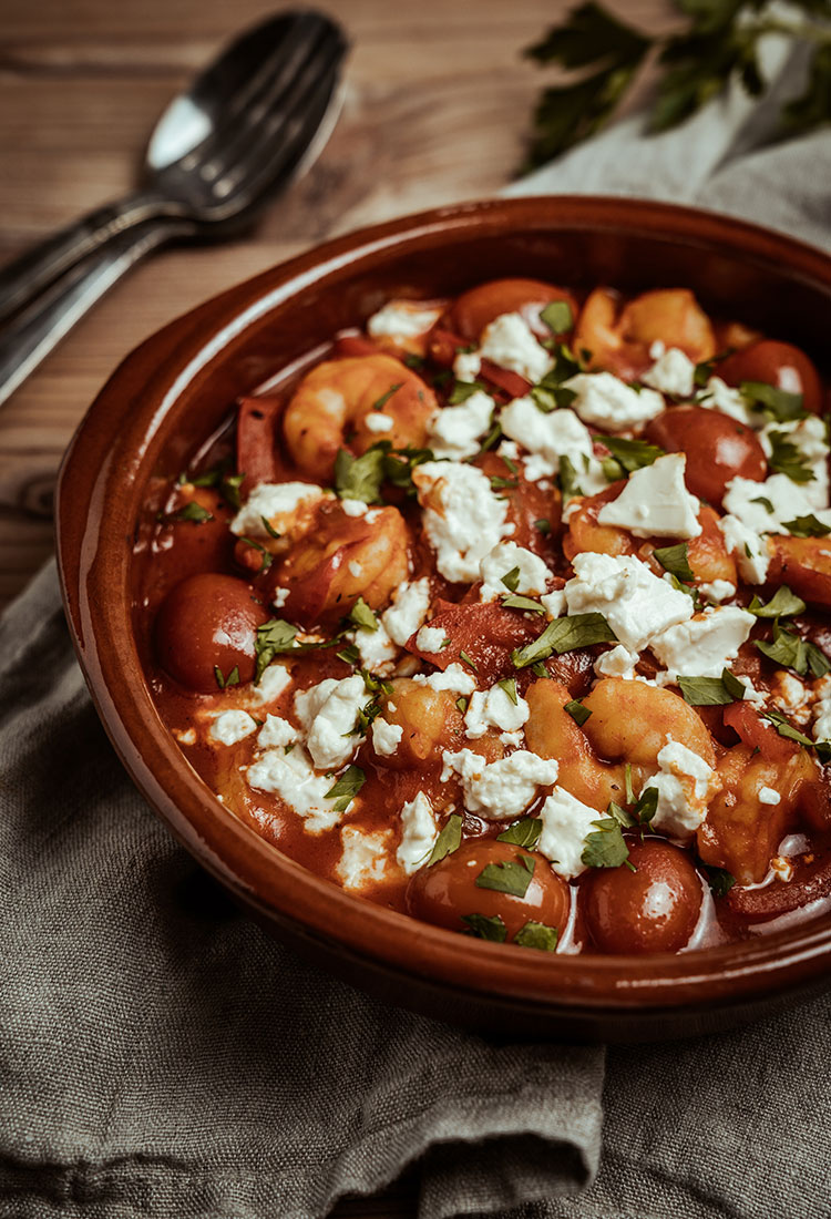 Griechisches Garnelen-Saganaki mit Tomaten und Feta