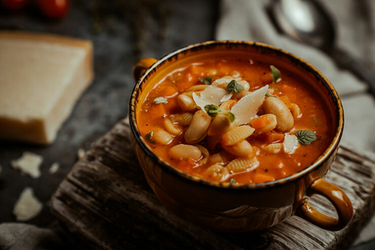 Pasta e fagioli - Rezept für italienische Nudelsuppe mit Bohnen