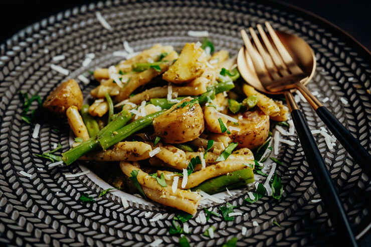 Ligurische Pasta mit Bohnen, Kartoffeln und Pesto