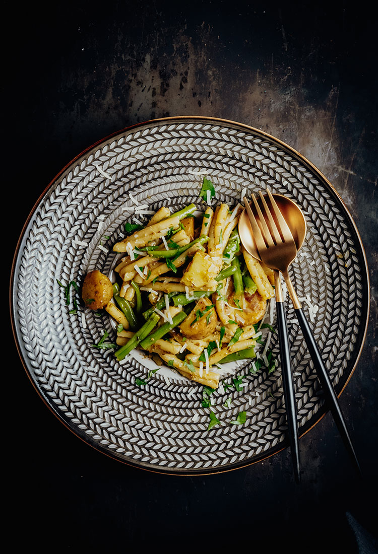 Ligurische Pasta mit Bohnen, Kartoffeln und Pesto